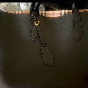 Medium size reversible Burberry Tote